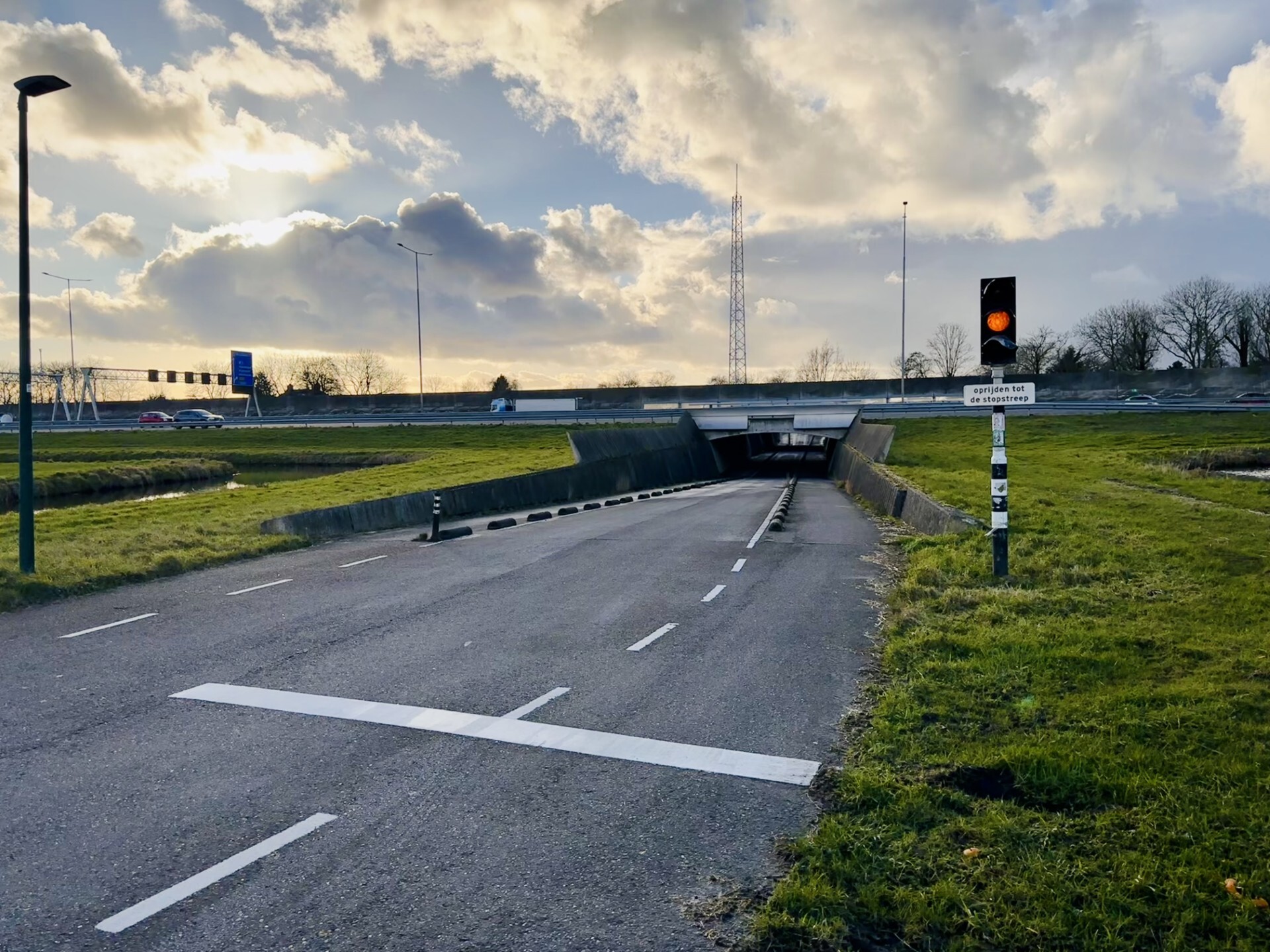 pbweek40_25113_Verkeerslichtenproef Zuwe ten einde, verkeerslichten worden weggehaald